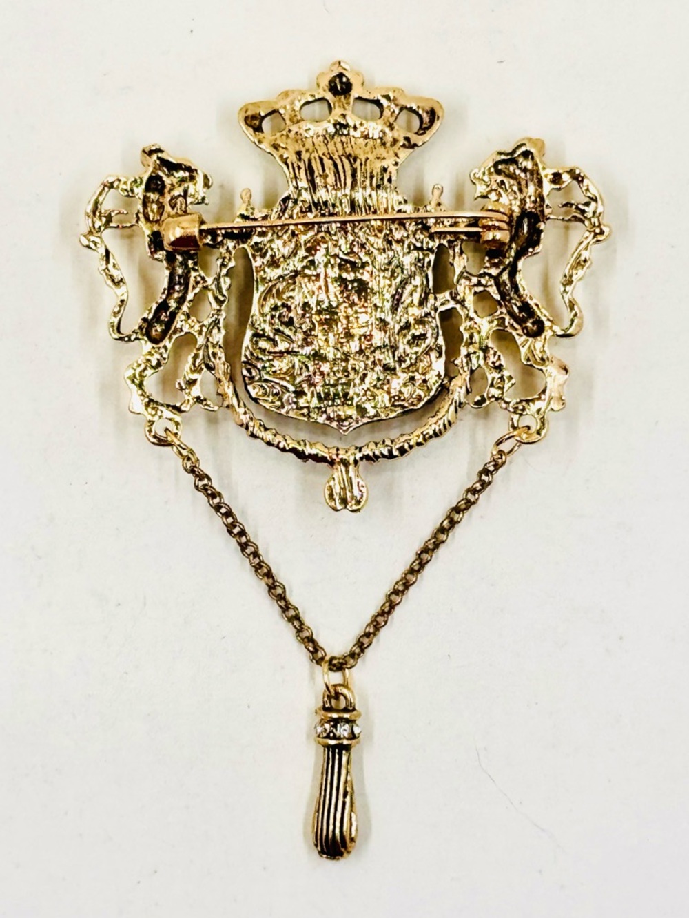 Vintage Style Gold Tone Double Lion Crest Brooch W/Green Cabochon Tassel Crown - Picture 2 of 2